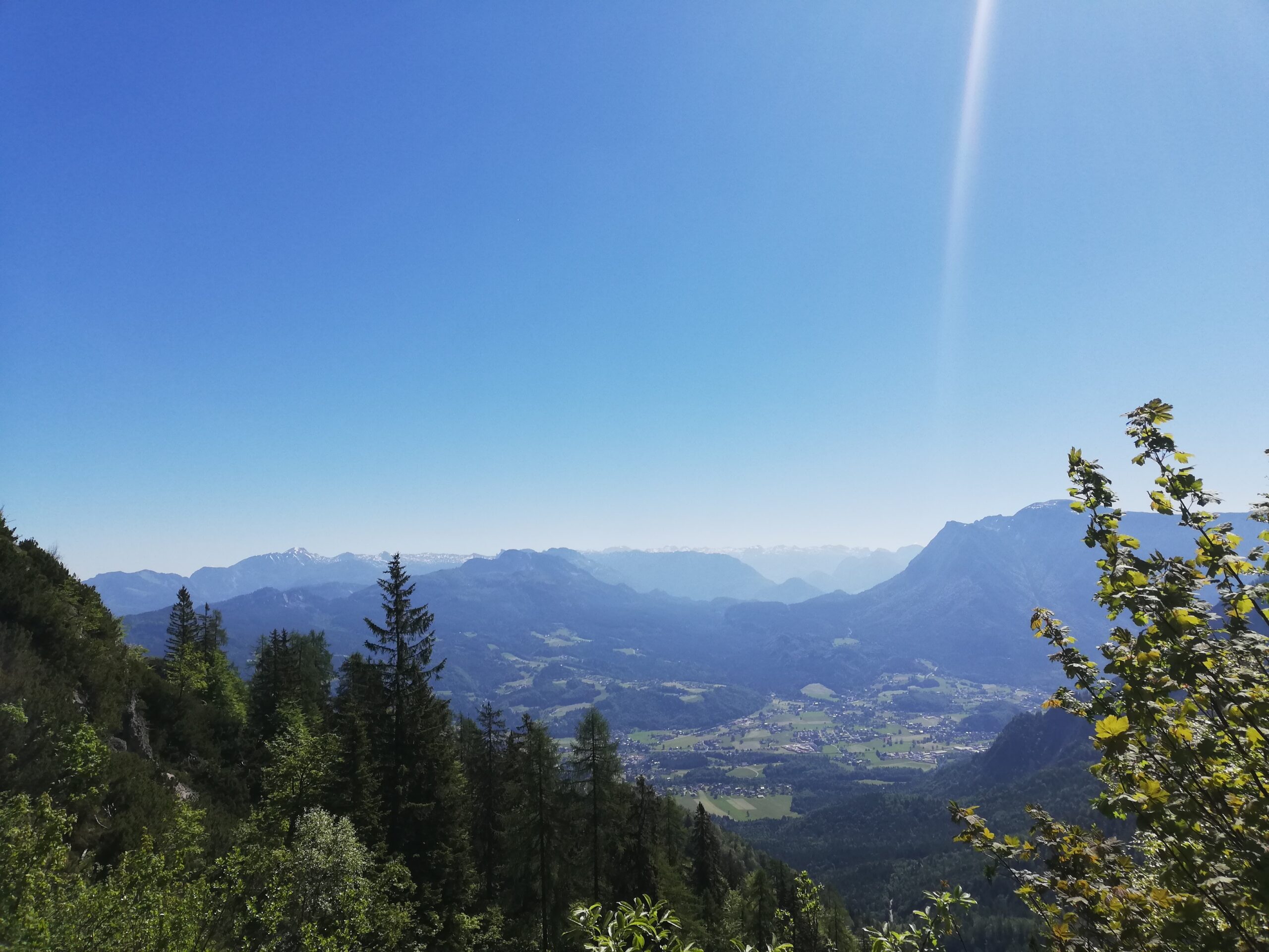 Badgoisern Barfuss auf einem Weg