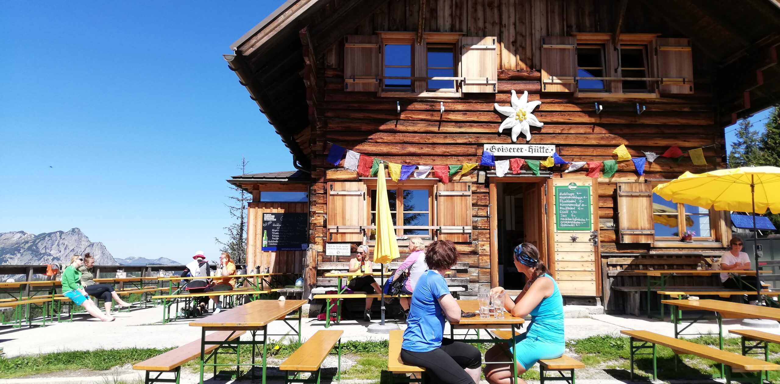 Goisererhütte Barfuss auf einem Weg