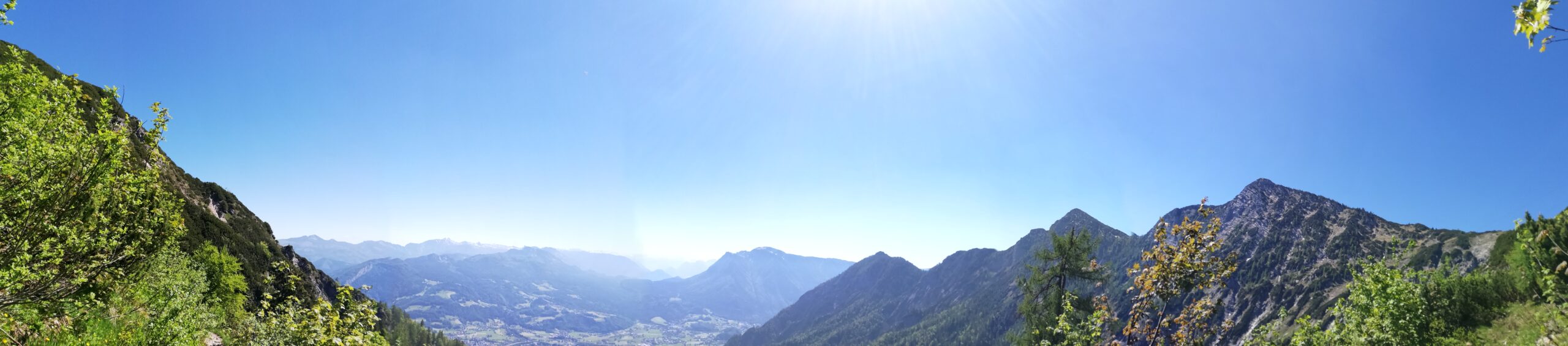 PanoramaBGoisern Barfuss auf einem Weg