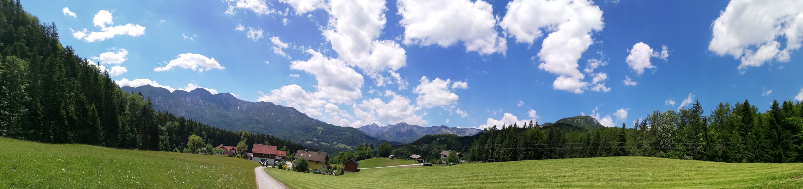 PanoramakurzvorBG Barfuss auf einem Weg
